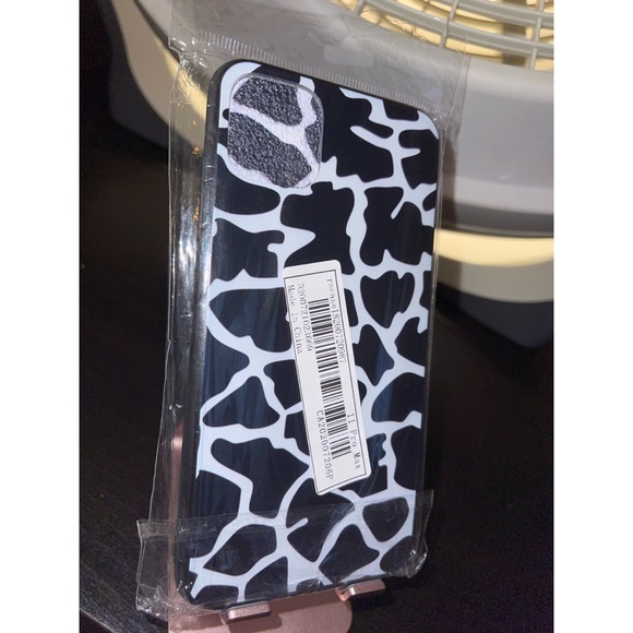 Black & White Cow Print iPhone 11 Pro Max Case 🐮 - Picture 16 of 17